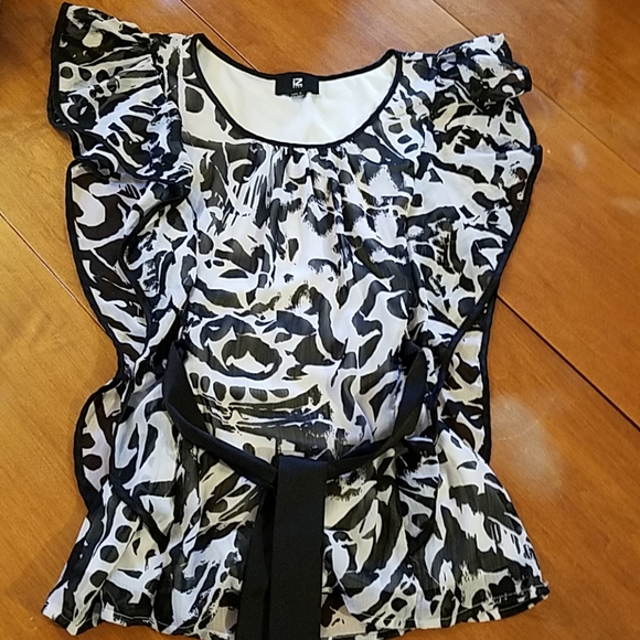 IZ Byer black and white blouse with belt - Picture 4 of 6